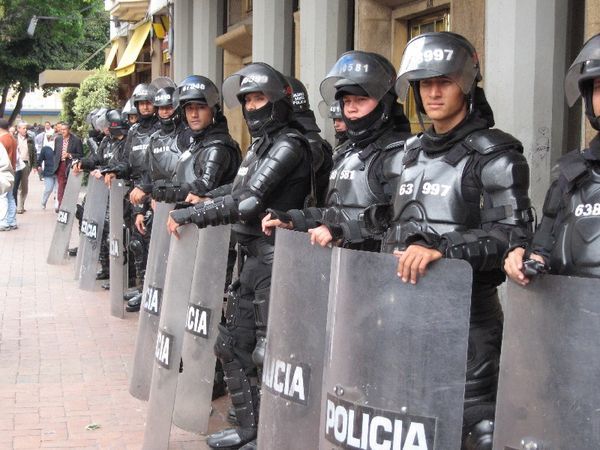 1248427-Riot-Police-in-Bogota-0